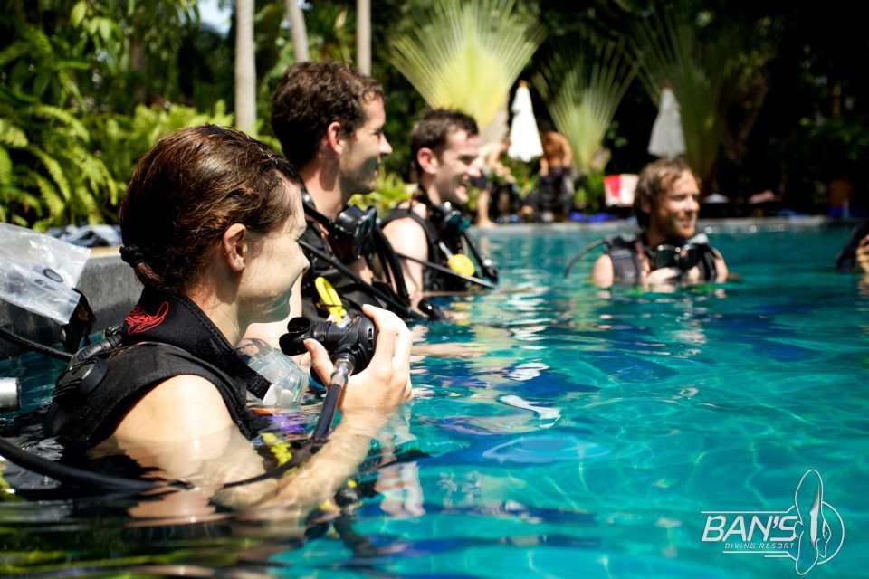 Schüler im Pool